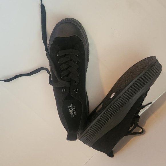 Women Sneakers - Picture 3 of 4